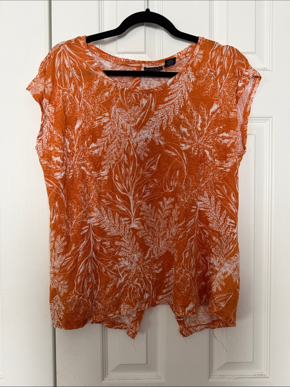 NWOT Tahari Orange Short Sleeve Botanical Print Linen Tee